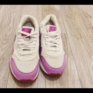 Size 7 Nike sneakers